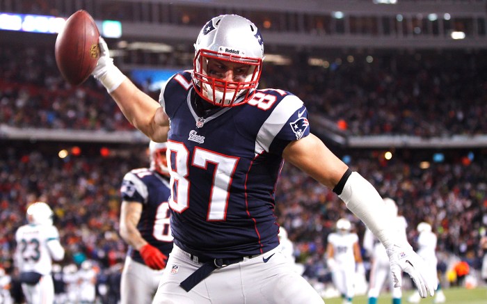 Rob Gronkowski spike