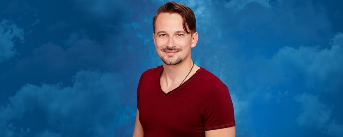 person-person_642faffb-499b-4aa4-90ed-e48694bc0a37_2000x800_source-1000x400-Q90_1463061747807